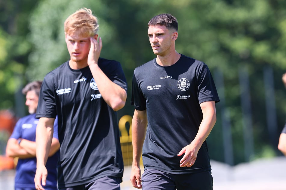 Gabriel Sadlek (20, l.) hat offenbar Eindruck hinterlassen, darf zunächst bei Lok Leipzig weitermachen. Auch Stürmer Patrick Vuc (22, r.) soll noch einmal wiederkommen.