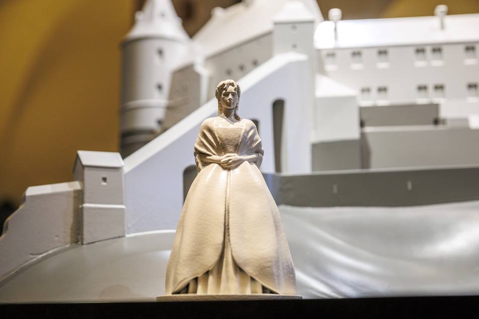 Die kleine Figur der Gräfin Cosel kommt aus dem 3-D-Drucker.