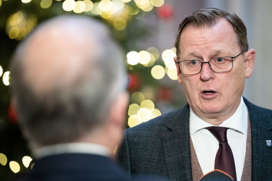 Auf einer Pressekonferenz hat Bodo Ramelow (65, Linke) seinen Unmut über die Corona-Spaziergänge zum Ausdruck gebracht.