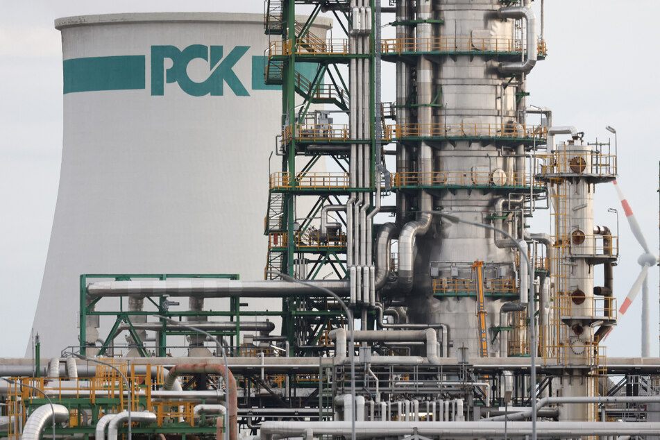 Die PCK-Raffinerie in Schwedt leidet unter Produktionsknappheit. Einige Mitarbeiter sollen sich bereits in Kurzarbeit befinden.