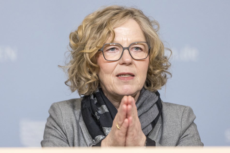 Verkehrsministerin Regina Kraushaar (61, CDU) bittet Autofahrer um Geduld. Die neue Agra-Brücke soll bis Ende 2031 stehen.