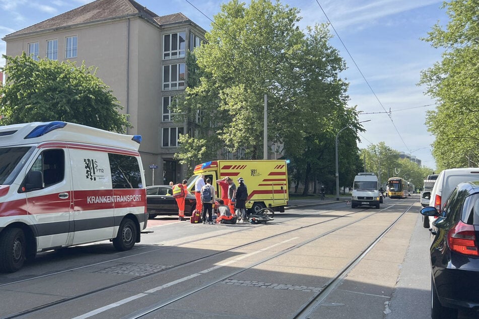 Der Unfall ereignete sich an der Straßenkreuzung Güntzstraße/Holbeinstraße.