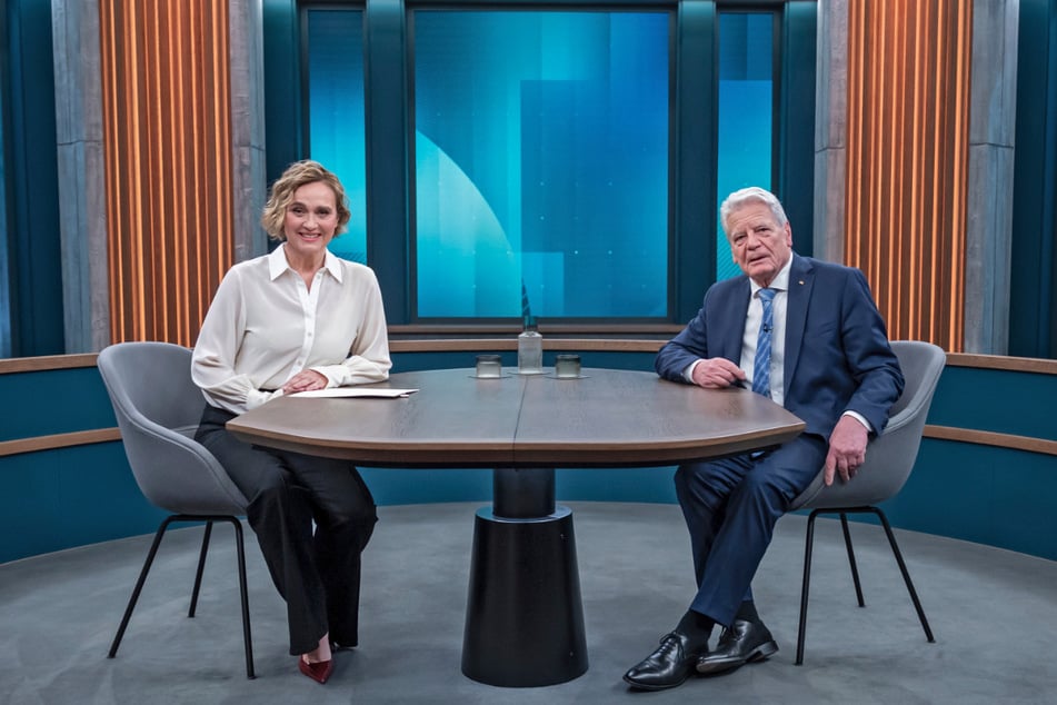 Zu Gast bei Moderatorin Caren Miosga (56) äußerte sich Gauck zu verschiedenen politischen Themen.