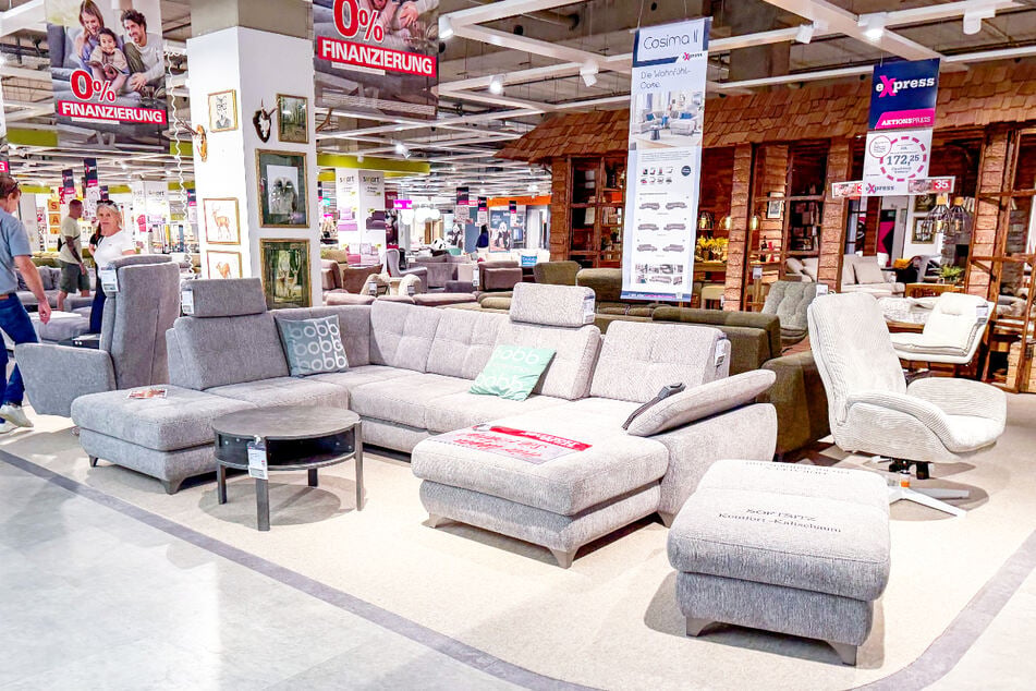 Höffner startet Super Sale und öffnet am Sonntag (27.9.) für sechs Stunden