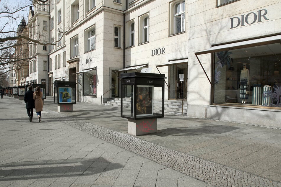 Ein Platz an der Straßenecke Ku'damm/Uhlandstraße/Grolmanstraße soll nach Harald Juhnke (†76) benannt werden.