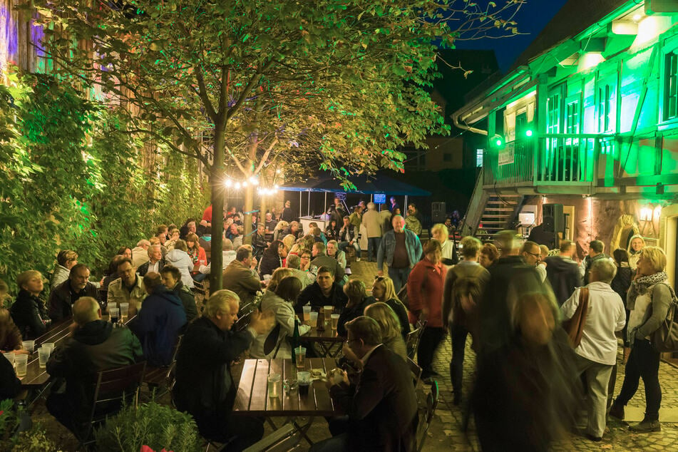 Das Radebeuler Weinfest zieht jedes Jahr Tausende Besucher an. Meißen steht dem aber in nichts nach. (Archivbild)