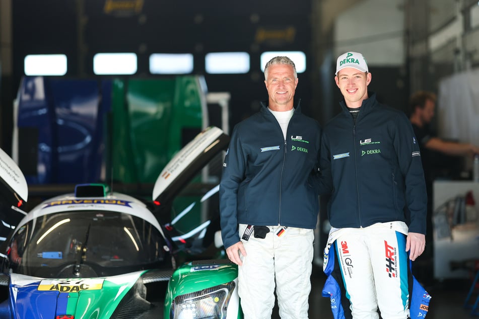 David Schumacher (23, r.) ist der gemeinsame Sohn des Sky-Experten und seiner Ex-Frau Cora (48).