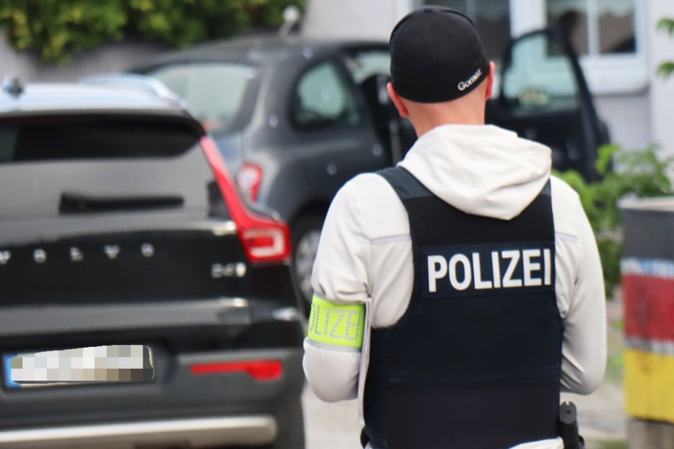 Umfangreiche Maßnahmen zur Spurensicherung setzten ein, die Polizei sucht Zeugen.