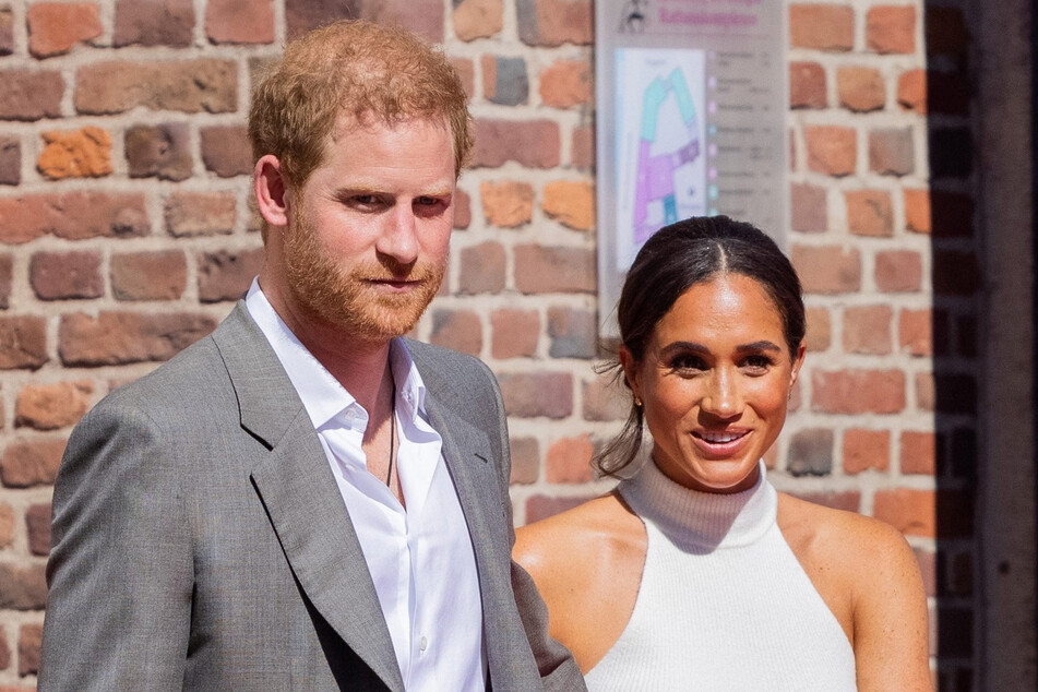 Der britische Prinz Harry (38) und seine Frau Meghan (41) wünschen sich plötzlich ein Treffen mit der britischen Königsfamilie.
