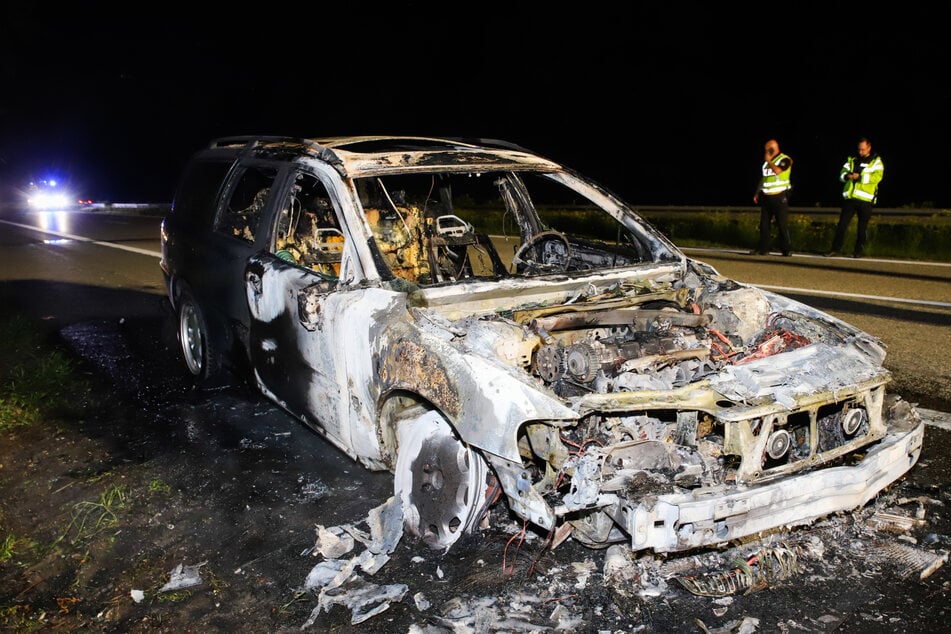 Auf eine Panne folgte das Feuer. Von dem Volvo blieb nicht viel übrig.