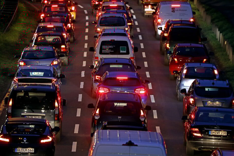 A4 Richtung Erfurt dicht: Autofahrer warnen vor Gegenständen auf der Fahrbahn