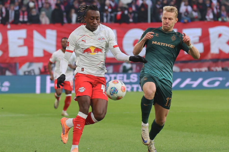 Das Hinspiel in Leipzig endete 2:0 für RB. Mit dabei: Yan Diomande (19, l.), der nach seinen Schulterproblemen auch am Samstag wieder spielen kann.