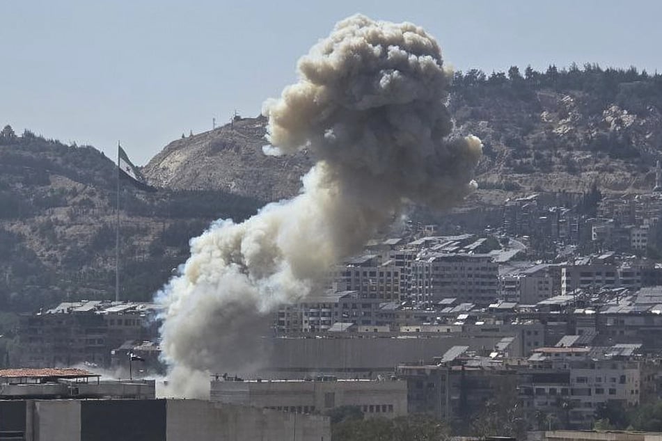 Die syrische Hauptstadt Damaskus wurde von syrischen Raketen getroffen.