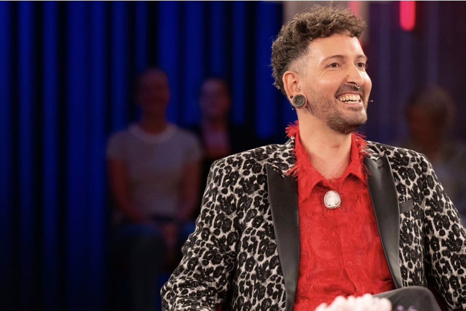 Der "Bares für Rares"-Star hat vor seinem TV-Durchbruch unter anderem eine Ausbildung als Safari-Guide in Afrika absolviert.