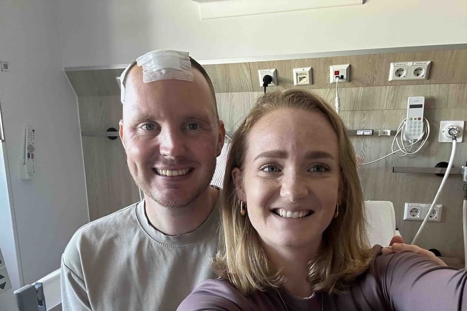 Nach der OP im Dresdner Uniklinikum konnten sich Justina und Niek überglücklich wiedersehen.