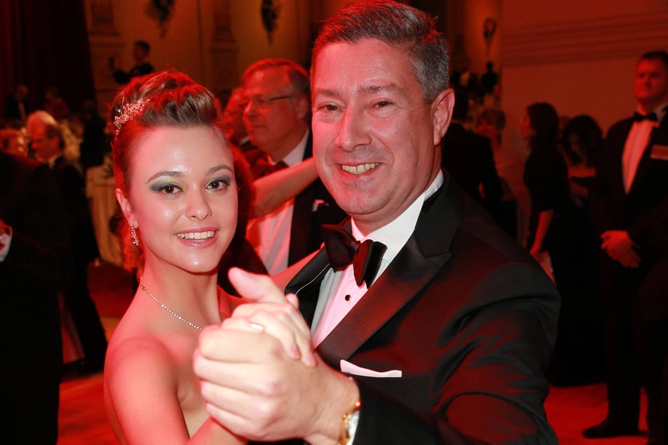 Joachim Llambi tanzt mit Tochter Katharina beim SemperOpernball 2017.