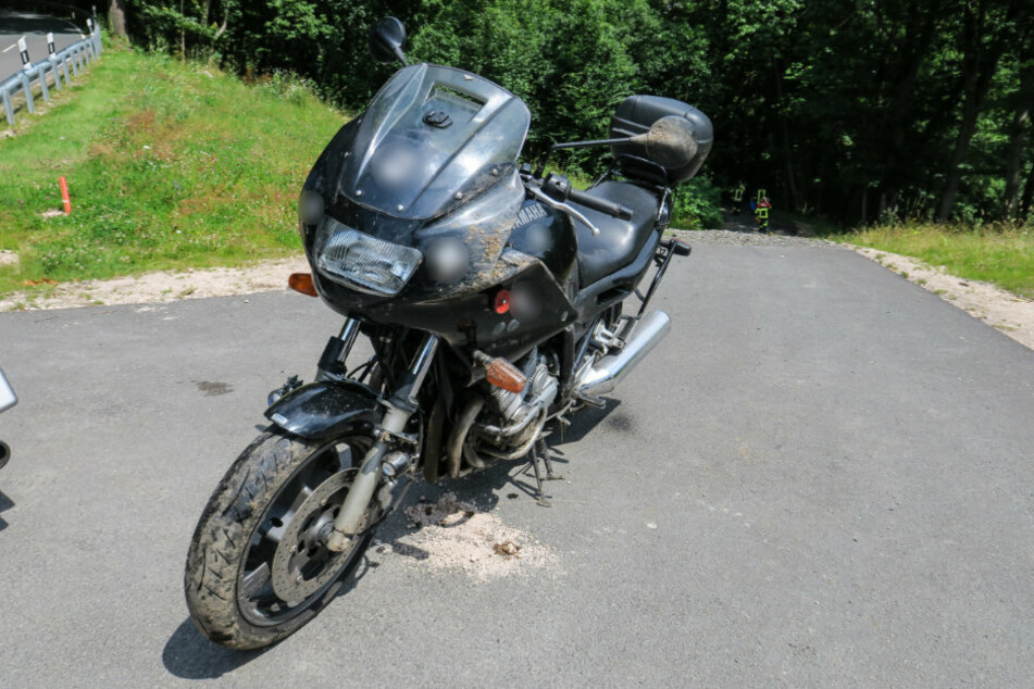 Der Biker stürzte und wurde schwer verletzt.