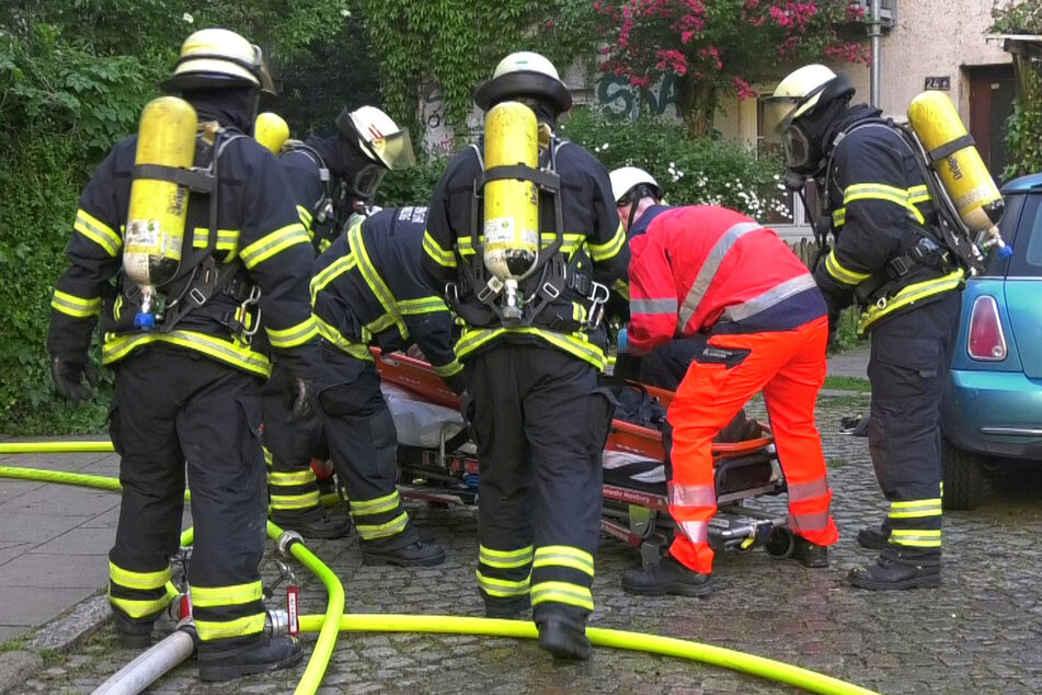 Am Montagmorgen ist eine 79-jährige Frau bei einem Feuer in Hamburg ums Leben gekommen.