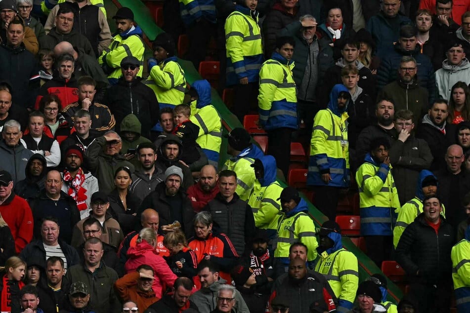 Die beiden Portsmouth-Anhänger gaben sich als Ordner aus.