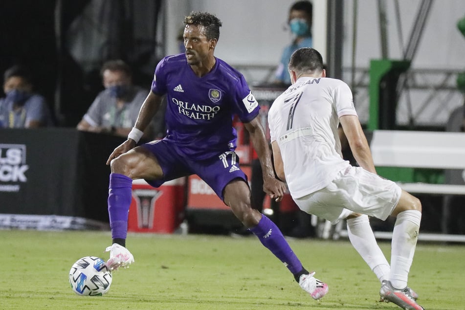 Nani (l.) von Orlando City im Dribbling gegen Lewis Morgan von Inter Miami.