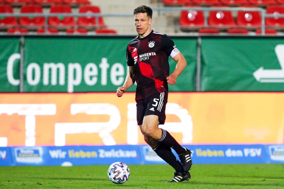 Bayern-II-Kapitän Nicolas Feldhahn (34) wurde in der vergangenen Saison noch Drittliga-Meister mit den Münchnern. Nun steht er mit seinem Team vor dem Abstieg.