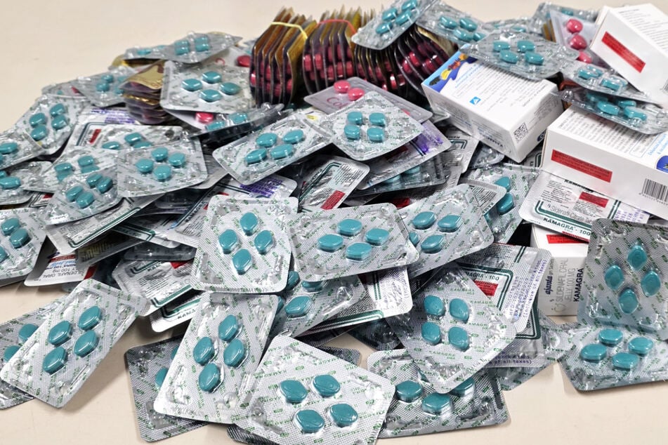 Nicht zugelassene Potenzmittel: In einem Kiosk im Frankfurter Bahnhofsviertel hat der Zoll kürzlich rund 1600 Tabletten sichergestellt.