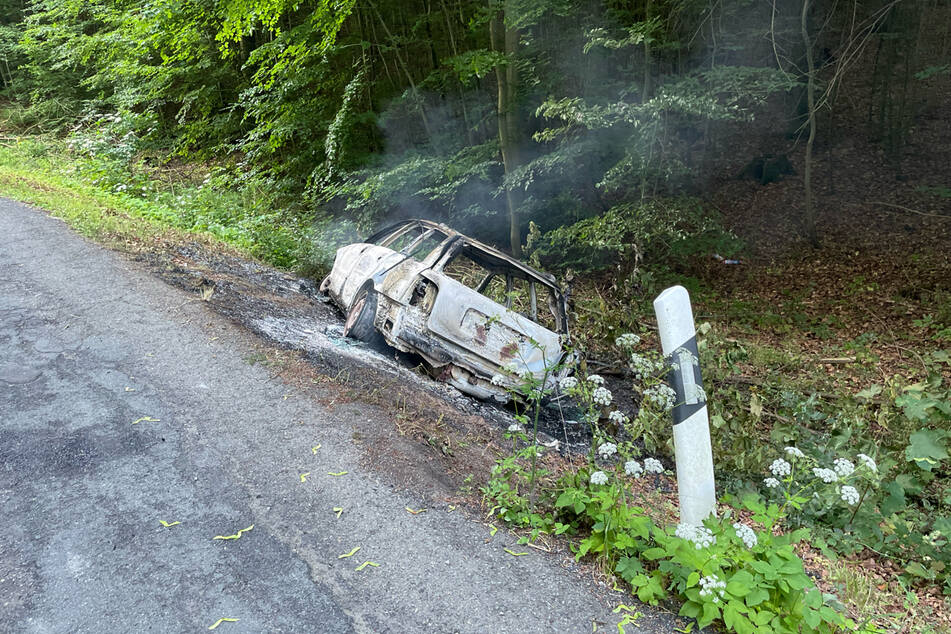 Der brennende Audi war nicht mehr zu retten.