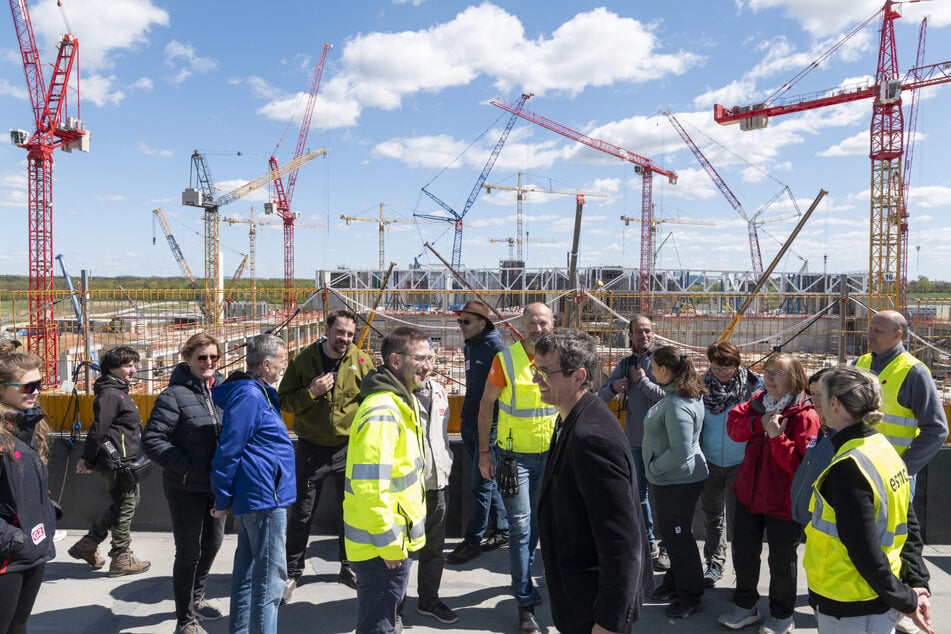 Nachbarn zu Besuch auf Dresdens Mega-Baustelle: Sie wohnen bald neben Europas größter Chipfabrik
