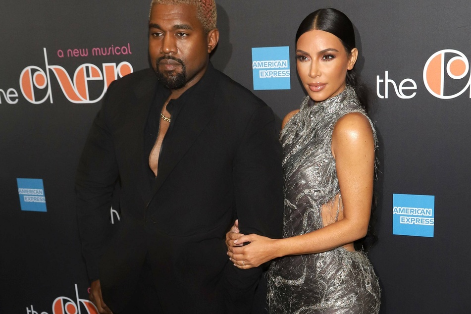 On Tuesday, while accepting The Fashion Icon Award, Kim Kardashian (r) praised her ex, Kanye West (l) for introducing her to the fashion industry.