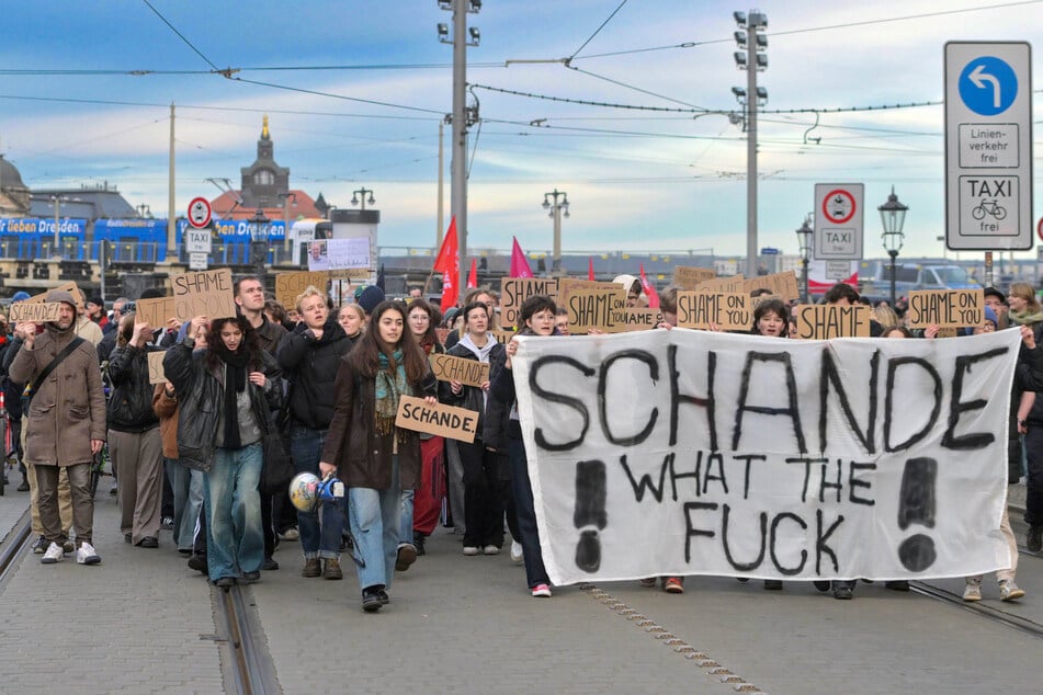 In Dresden formiert sich Protest, nachdem die CDU die Stimmen der AfD billigend in Kauf genommen hat.