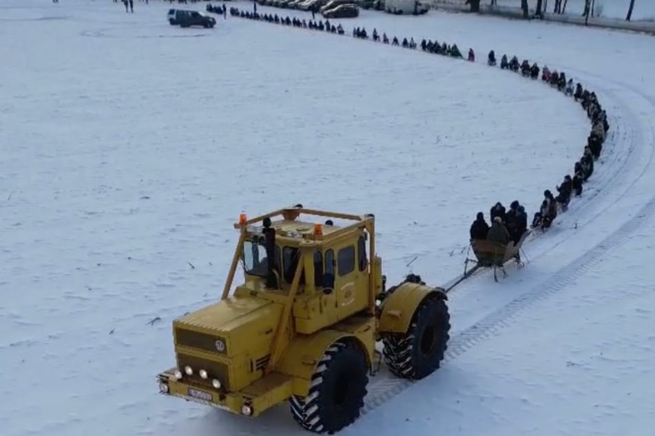 70 Schlitten zog "Trecker-Maik" mit seinem K700 durch den Schnee.
