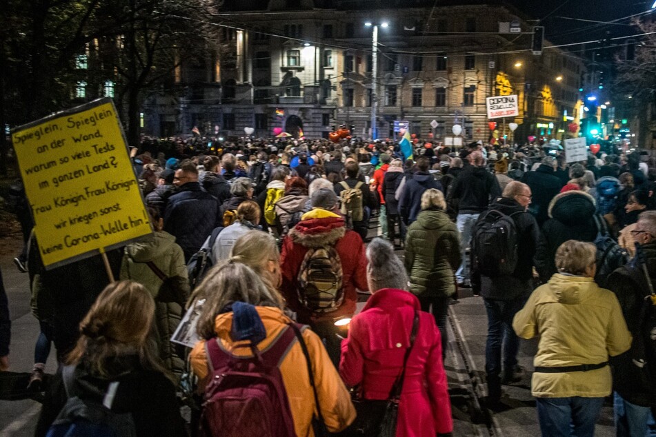 Nach der Groß-Demo am Samstag in Leipzig werden die Regeln für Versammlungen in Sachsen überarbeitet.
