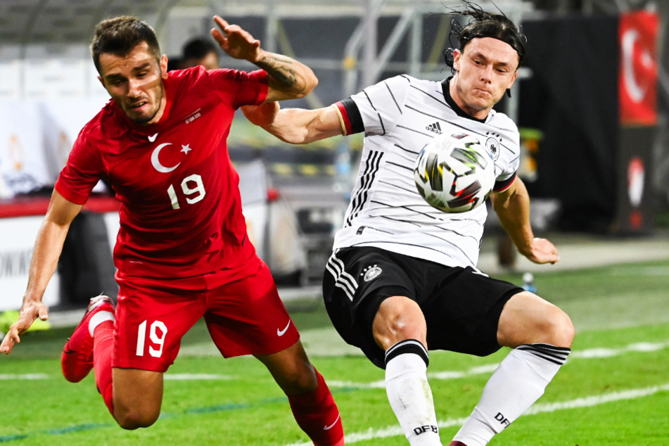 Nico Schulz (27, r.) kam für Deutschland im Testspiel gegen die Türkei zum Einsatz.