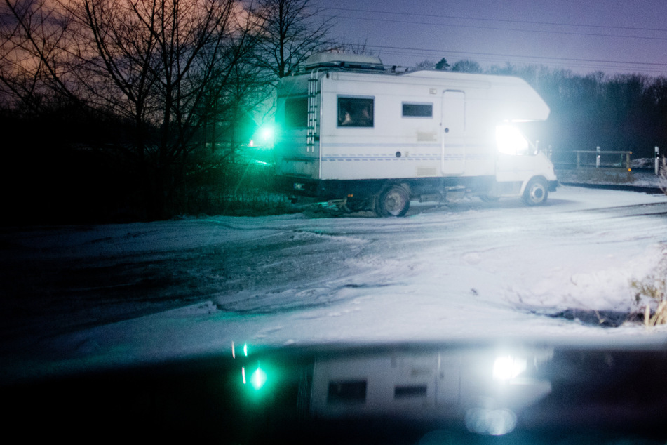 In den Lovemobil genannten Wohnmobilen verkaufen Prostituierte am Straßenrand ihren Körper. (Archivbild)