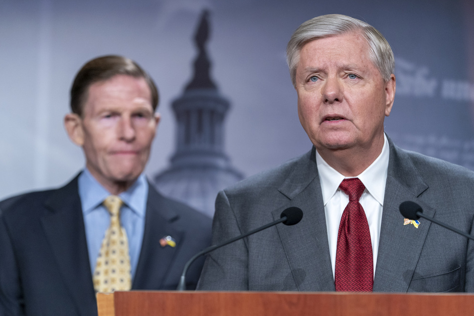 Russland will das Gespräch von US-Senator Lindsey Graham (67, r.) mit dem ukrainischen Präsidenten Wolodymyr Selenskyj (45) rechtlich bewerten lassen.