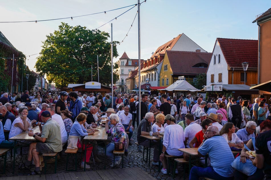 Die Tische waren voll.