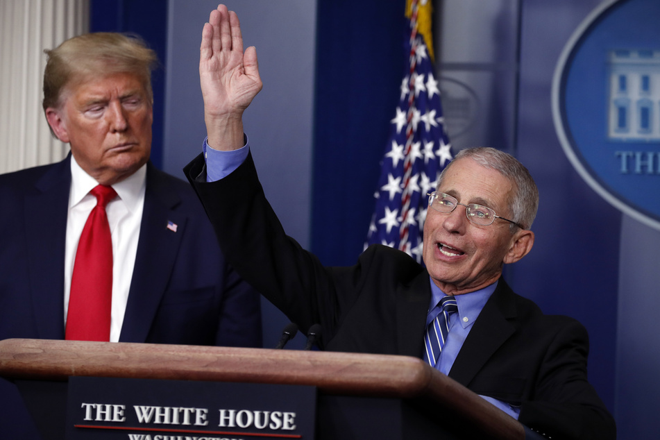 Der Immunologe Anthony Fauci (80, r.) muss die Behauptungen des US-Präsidenten immer wieder ins rechte Licht rücken.