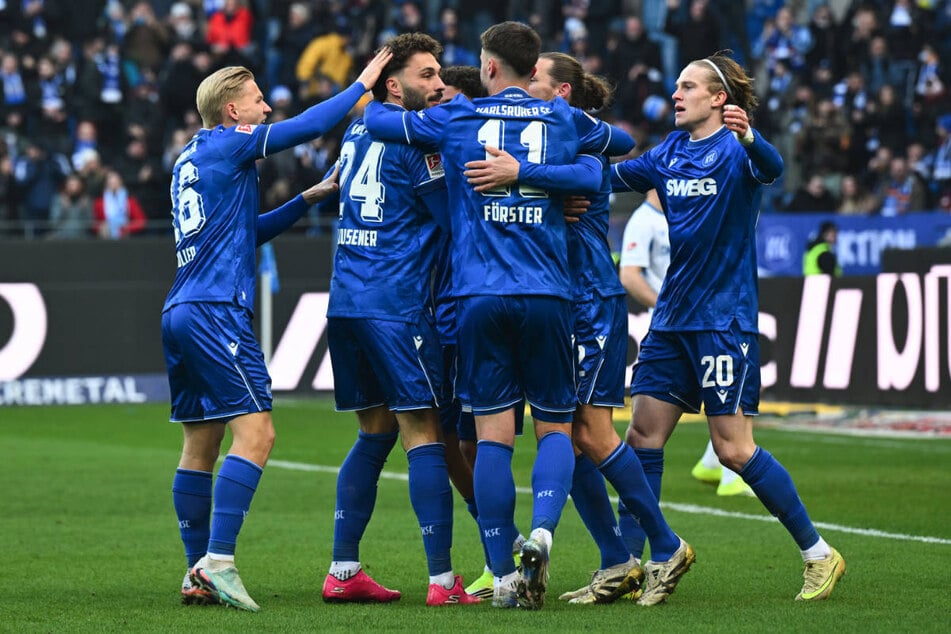 Der KSC hatte in Durchgang eins gleich doppelten Grund zur Freude.