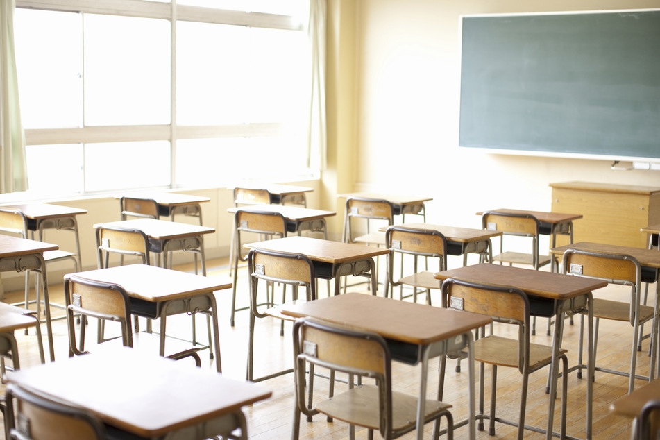 Immer mehr Schulen müssen wegen Corona schließen. (Symbolbild)