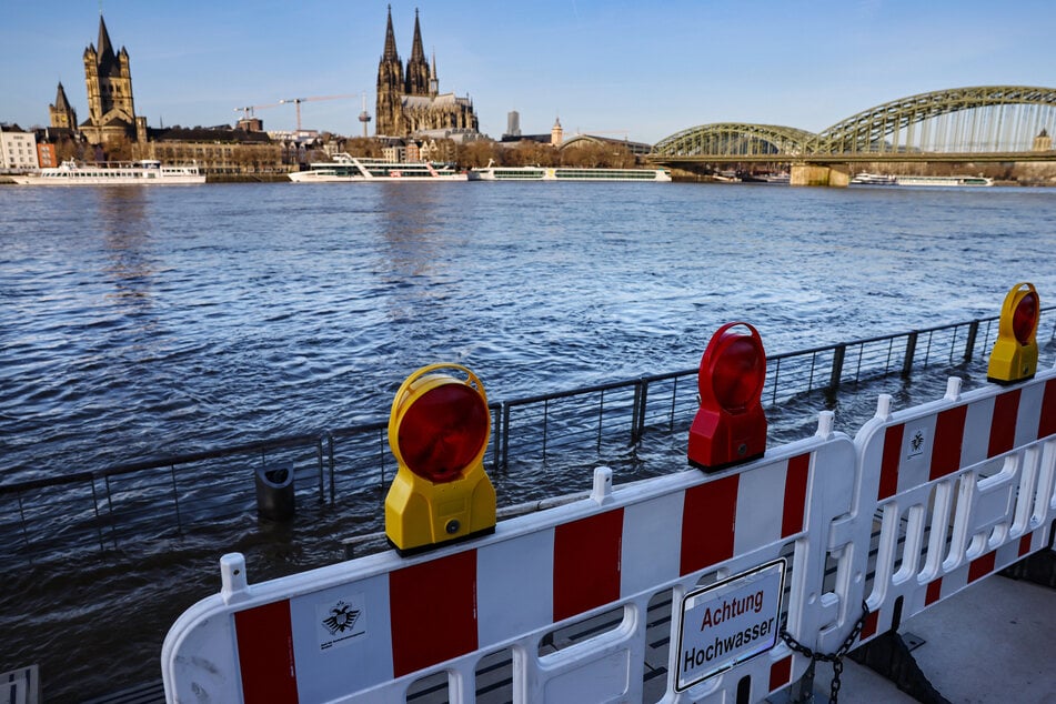 Hochwasser in Köln: Rhein überschreitet Fünf-Meter-Marke, weiterer Anstieg erwartet