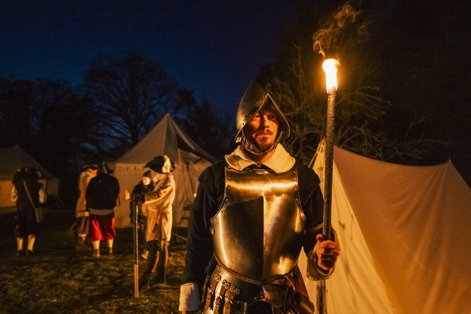 Mitglieder einer Reenactment-Gruppe aus Magdeburg stellten die kaiserlichen Söldner dar.