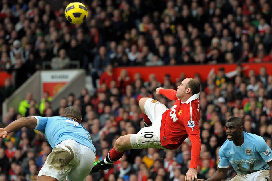 Moumbagnas Treffer erinnert an das Kunststück der ManUnited-Legende Wayne Rooney (37) 2011 gegen Stadtrivalen Manchester City. (Archivbild)
