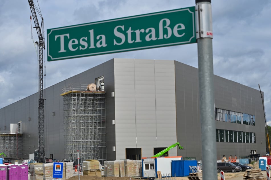 Tesla-Ausbau: Elon Musk soll Pläne für erweiterte Batteriefabrik ändern