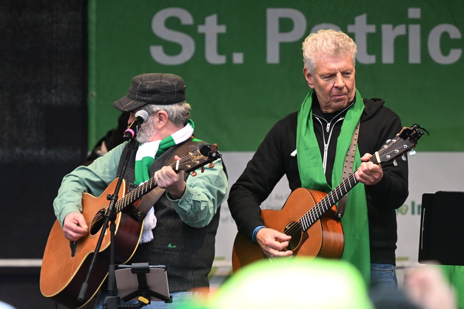 Musiker Paul Daly (l.) und Oberbürgermeister Dieter Reiter (66, SPD) spielten sogar eine musikalische Einlage.