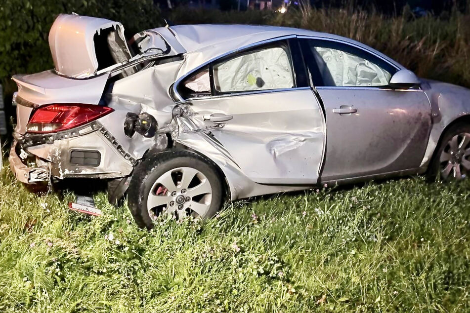 Bei dem Unfall in Lindow (Ostprignitz-Ruppin) entstand bei dem beteiligten Opel Insignia ein Sachschaden von etwa 30.000 Euro.