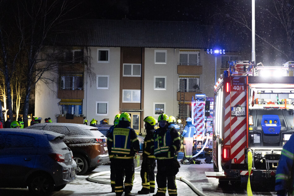 Brandstifter zündet Wohnhaus an: 12 Menschen gerettet