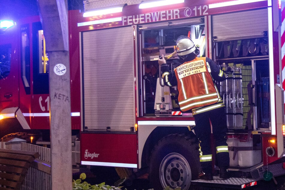 Ein Brand im Kurpark Bad Salzschlirf löste am Sonntagabend einen Feuerwehr-Einsatz aus: Rund 30 Brandbekämpfer rückten aus.