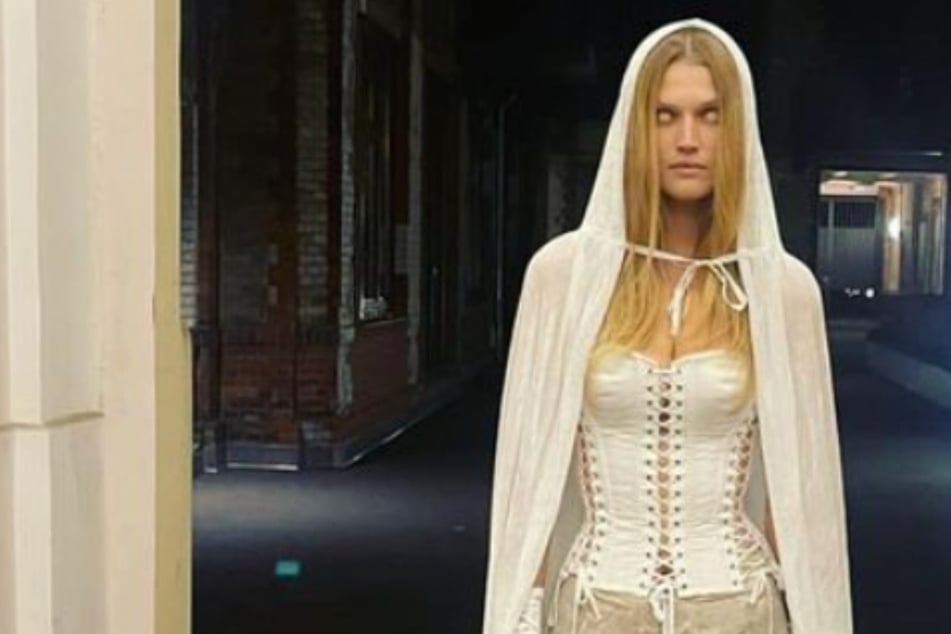 Heiße Zombie-Braut! Toni Garrn begeistert mit Halloween-Look