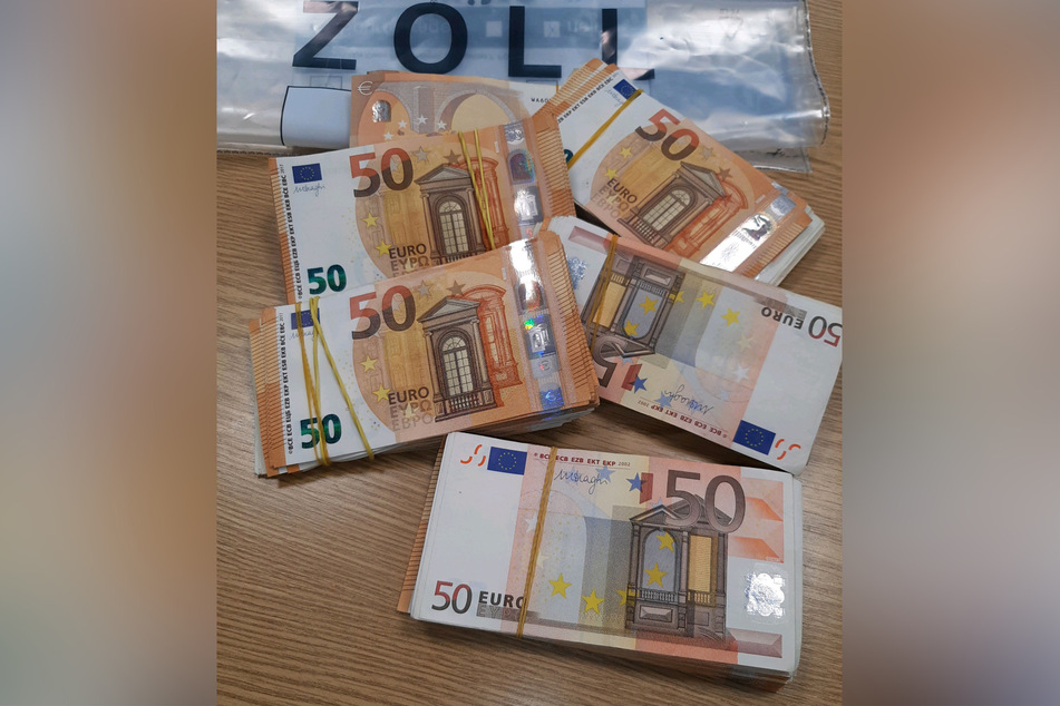 Diese 27.000 Euro wurden bei nur einem Reisenden beschlagnahmt.