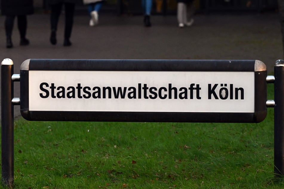 Die Staatsanwaltschaft Köln hat Ermittlungen gegen einen in Wermelskirchen wohnhaften Mann wegen des Vortäuschens von Straftaten eingeleitet.